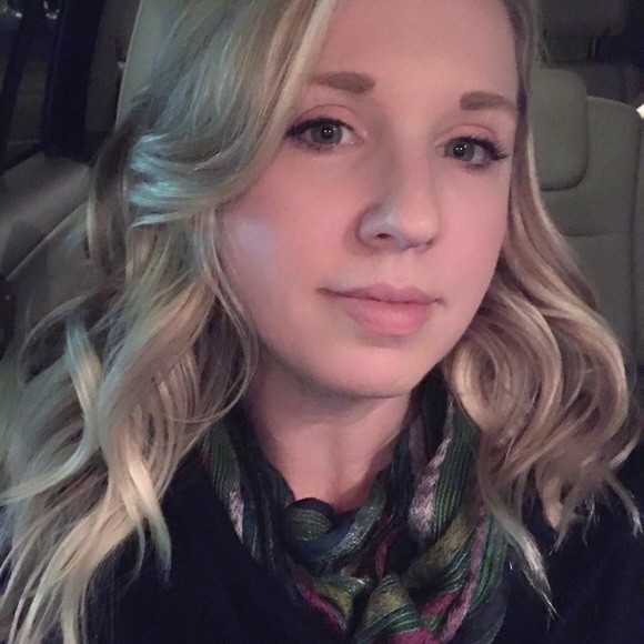 Meet your Posher, Julie - Picture 2 of 5